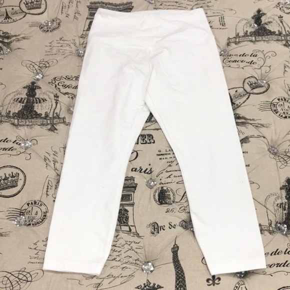 Lysee Capri Leggings - Picture 3 of 5